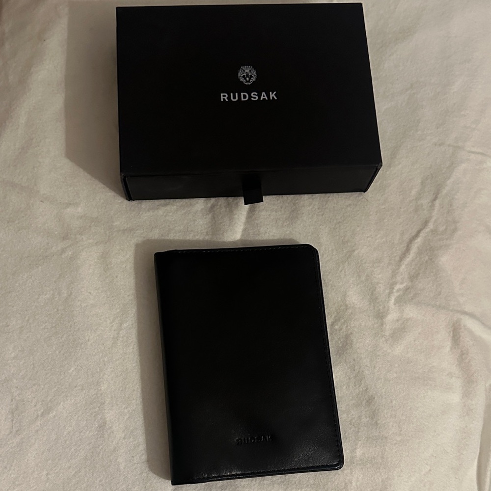 RUDSAK Elegant Black Leather passport holder